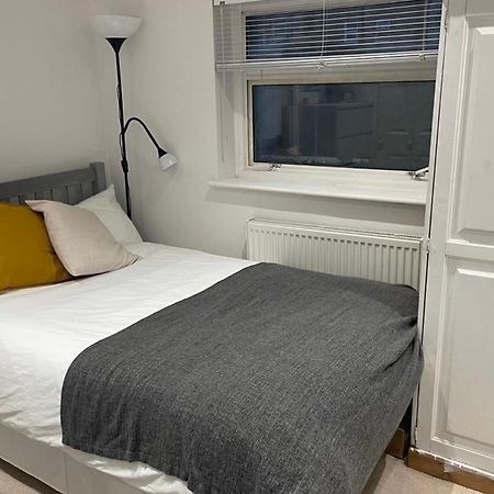Cozy Private Room London Bagian luar foto