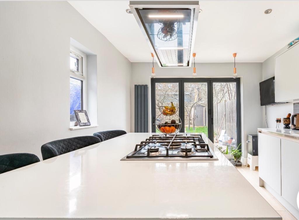 Cozy Private Room London Bagian luar foto