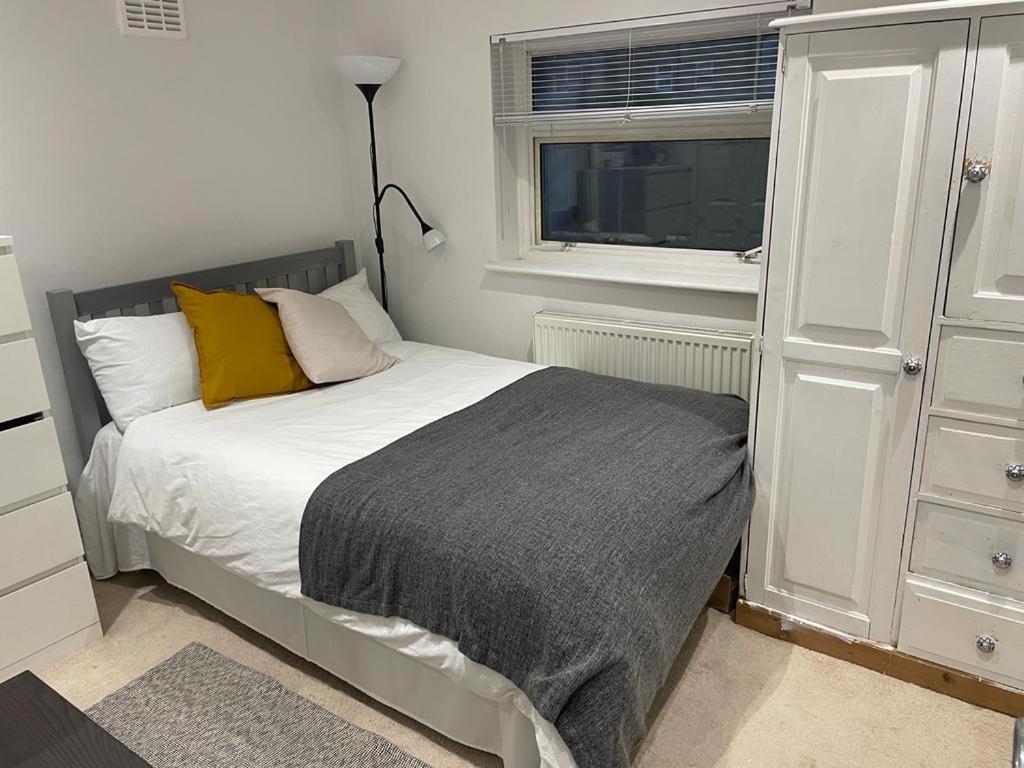 Cozy Private Room London Bagian luar foto